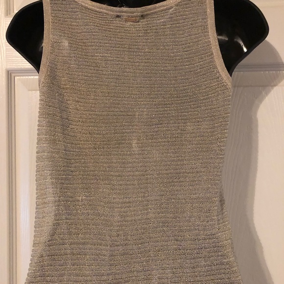 Top - Picture 2 of 5